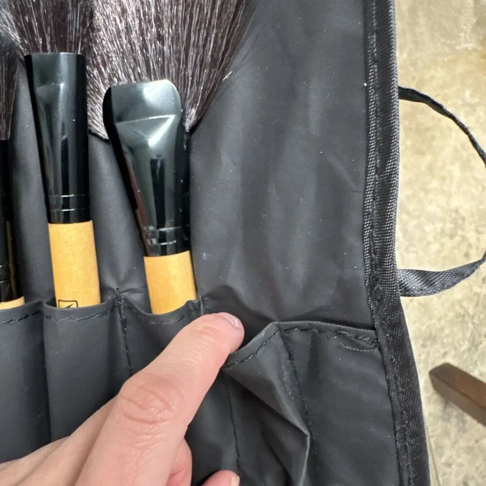 32 Piece Makeup Brush Set With Carrying Case